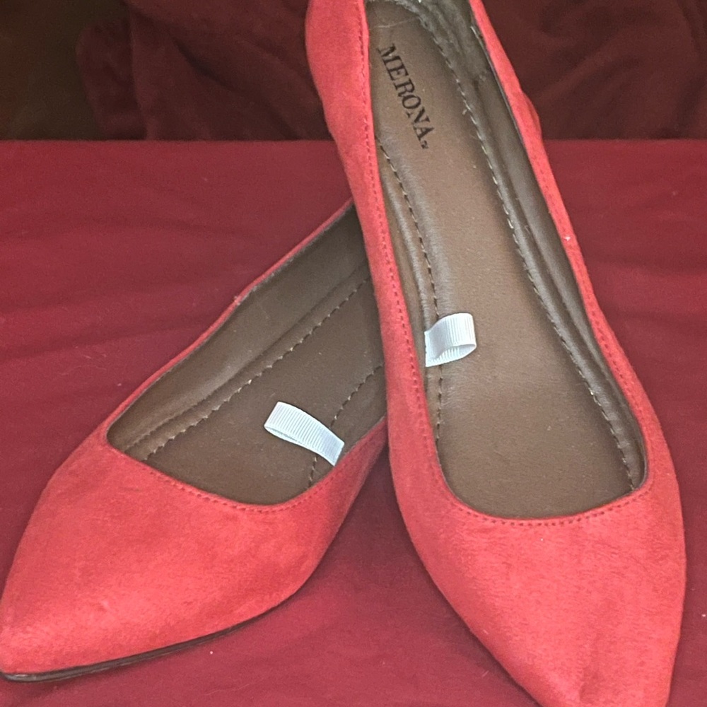 Perfect little red flat